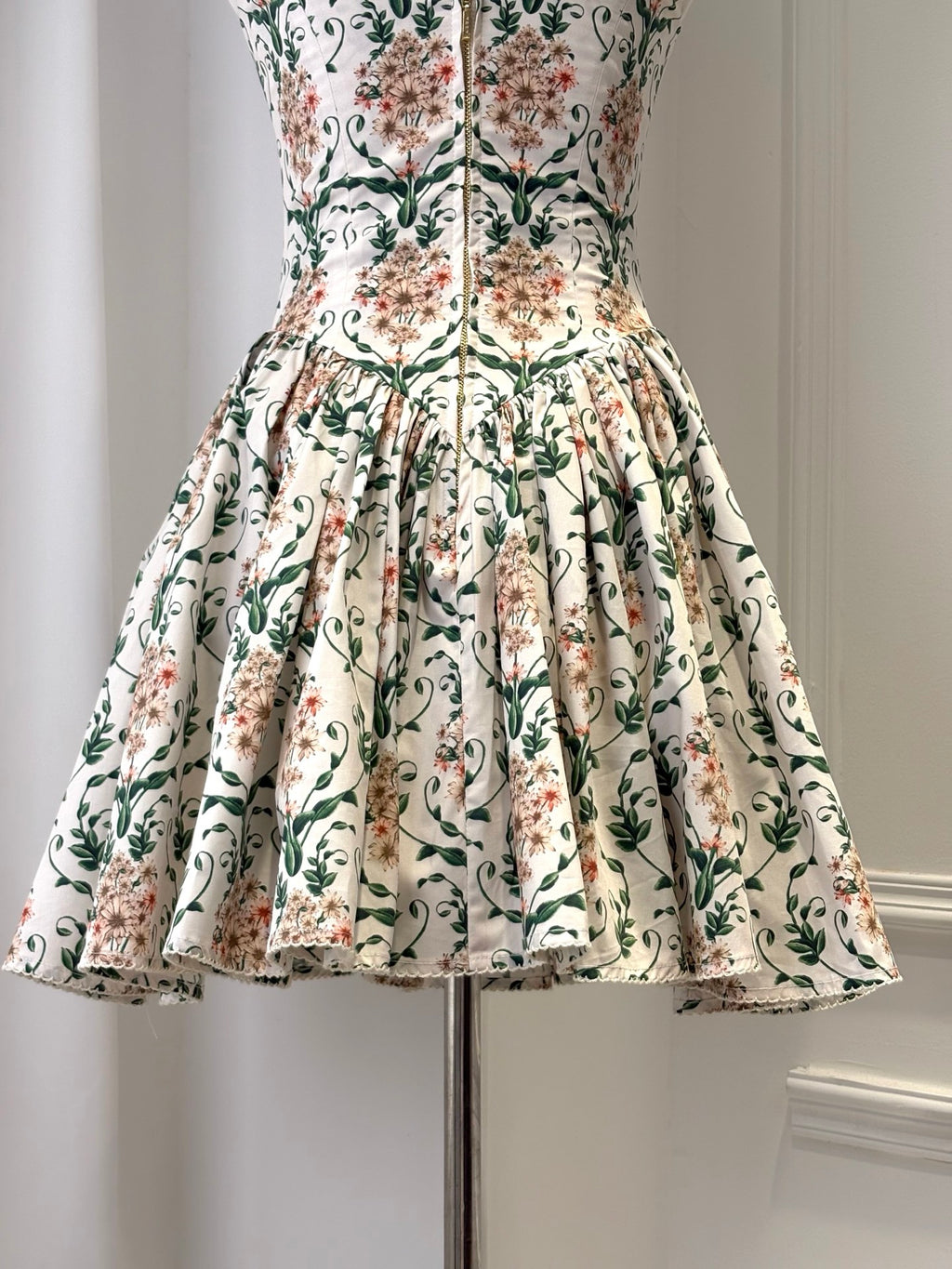 AGUA White Floral Print Elegant Slim Mini Dress