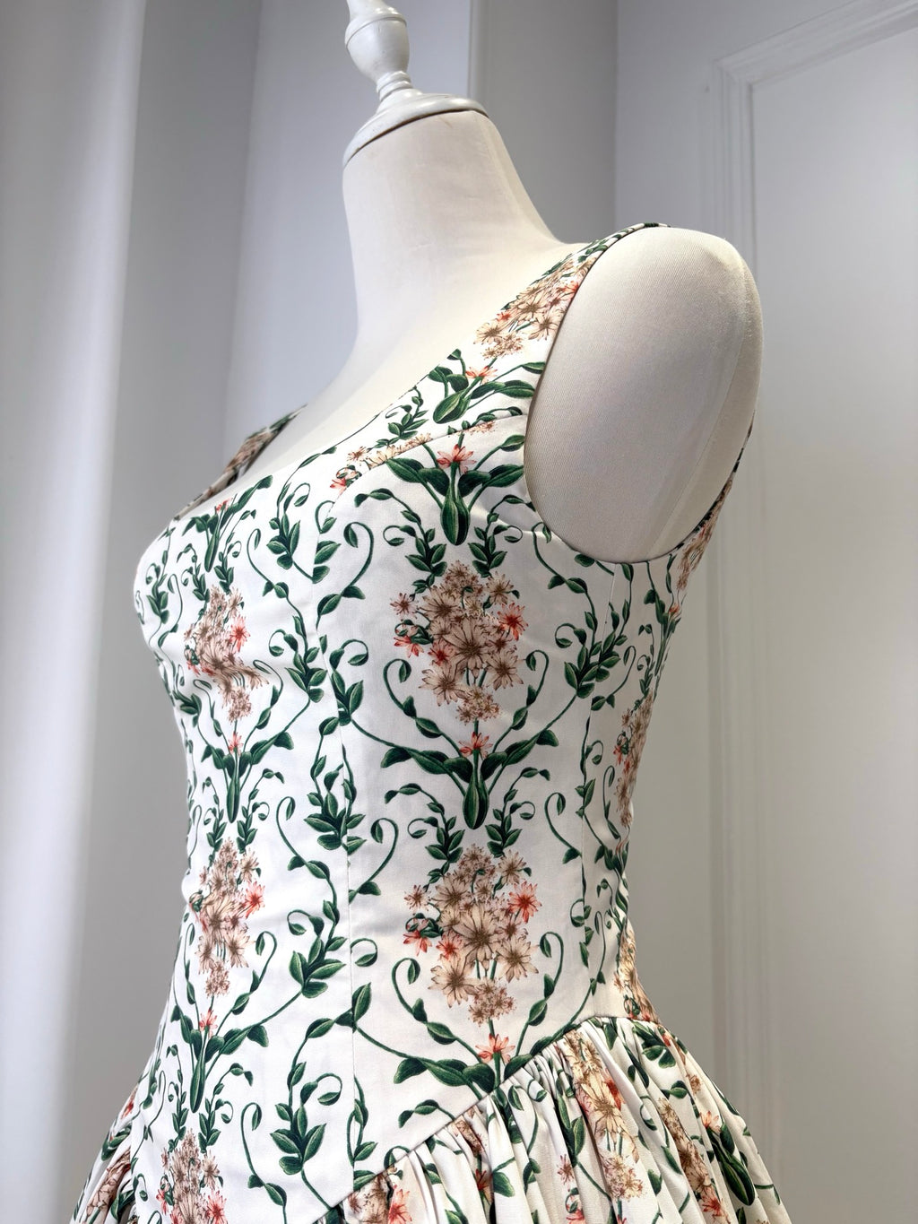 AGUA White Floral Print Elegant Slim Mini Dress