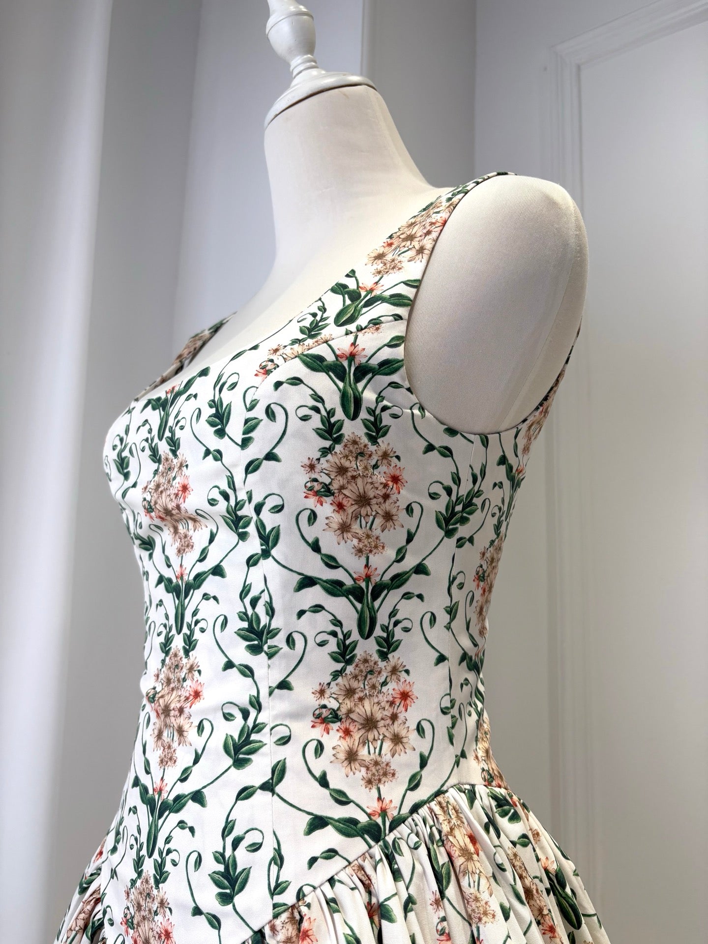 AGUA White Floral Print Elegant Slim Mini Dress
