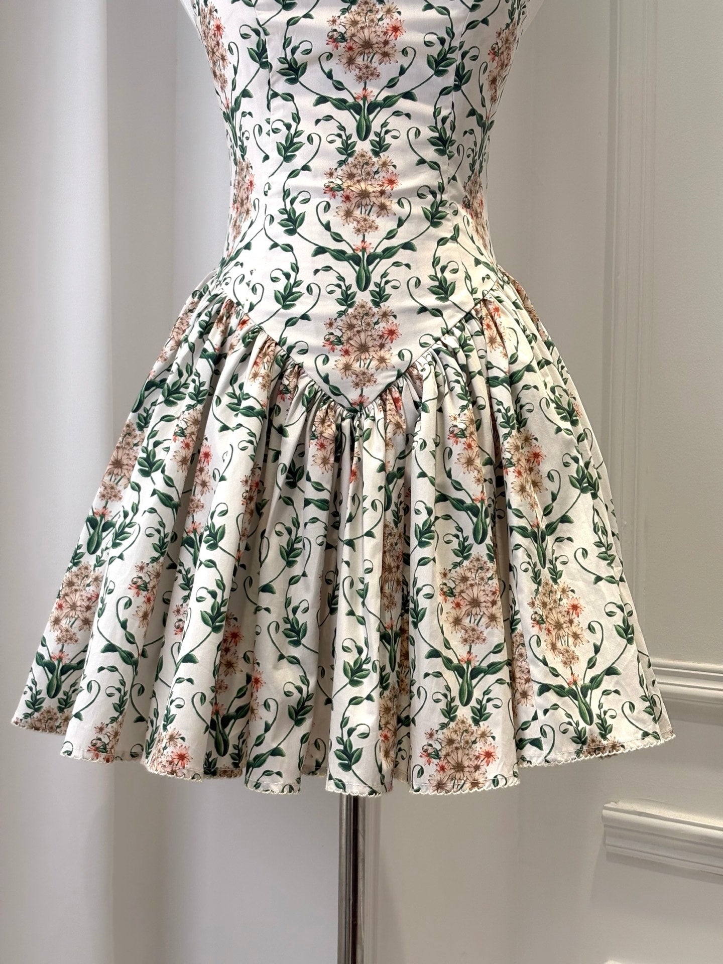 AGUA White Floral Print Elegant Slim Mini Dress